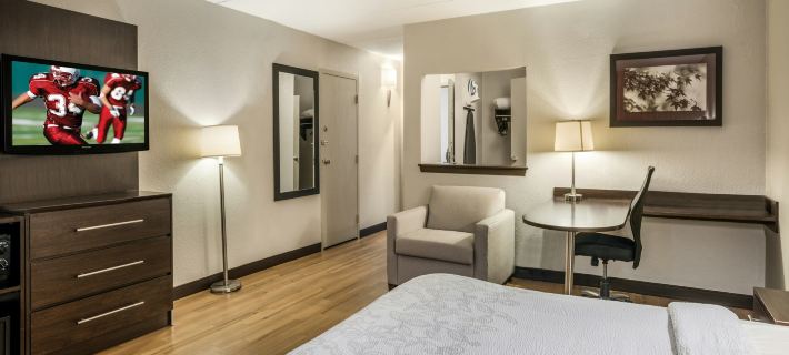 Red Roof Plus+ Boston - Woburn/ Burlington Hotels in Middlesex County