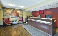 Red Roof Inn Louisville Expo Airport - parking