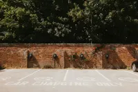 Healing Manor Hotel - parking