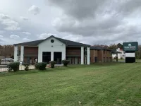 HomeTowne Studios by Red Roof Egg Harbor–Atlantic City Airport - parking