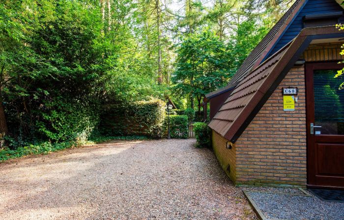 Cozy Garden Retreat in Lanaken
