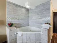 Econo Lodge Madison East Các khách sạn gần Công viên Warner