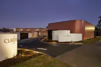 The Clairfield Hotel - Motels