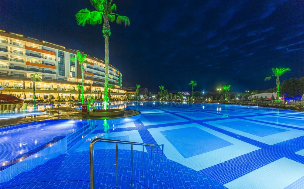 Lonicera World Resort Spa Hotel