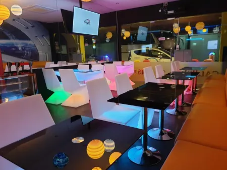 Galaxy Pods @ Chinatown Отели рядом с достопримечательностью «MBFC Tower 2»