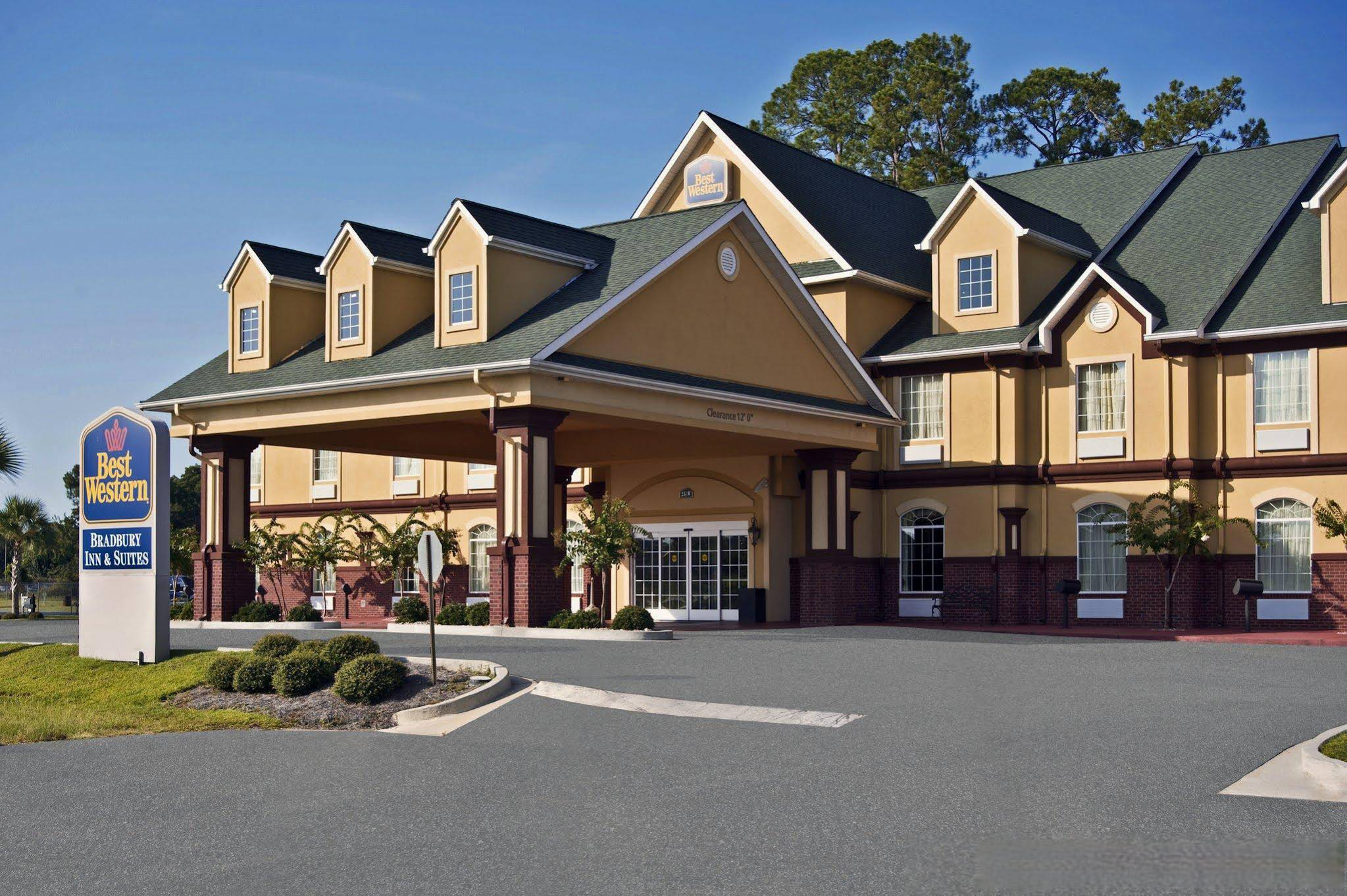 Best Western Plus Bradbury Inn and Suites