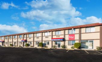 Red Roof Inn & Suites Wapakoneta