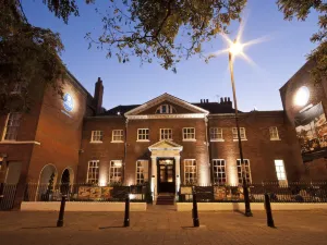 Sir Christopher Wren Hotel