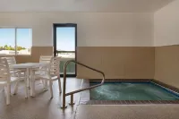 Super 8 by Wyndham Sioux Falls - Hot Tub