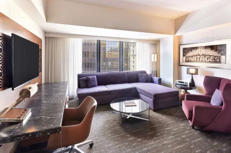 Sheraton Grand Los Angeles Отели рядом с достопримечательностью «The Belasco Theater»