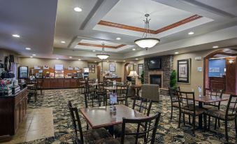 Holiday Inn Express & Suites Lewisburg