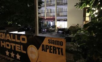 Hotel Giallo