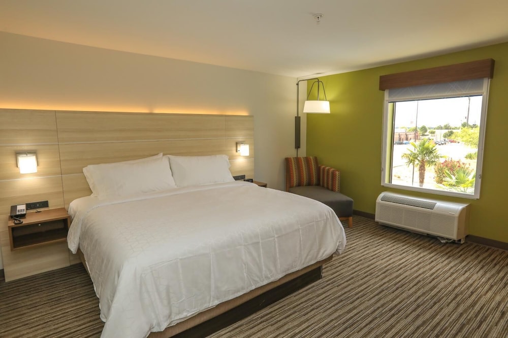 Holiday Inn Express : Hillsboro I-35, an Ihg Hotel