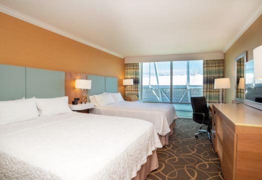 4. 햄프턴 인 & ..