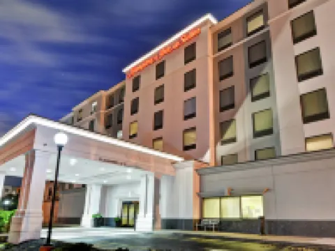 ハンプトン イン & スイーツ ニューアーク ハリソン リバーウォーク ハリソンのホテル