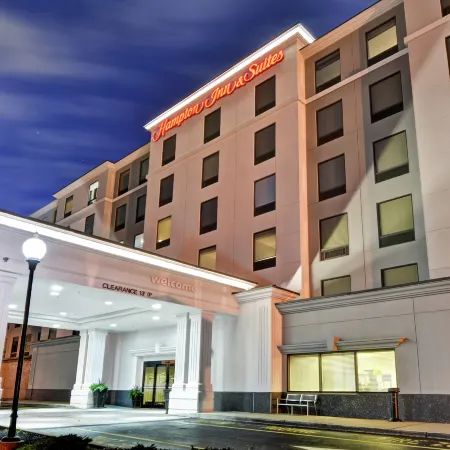 Hampton Inn & Suites Newark-Harrison-Riverwalk