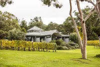 Polperro Villas Hotels in Red Hill