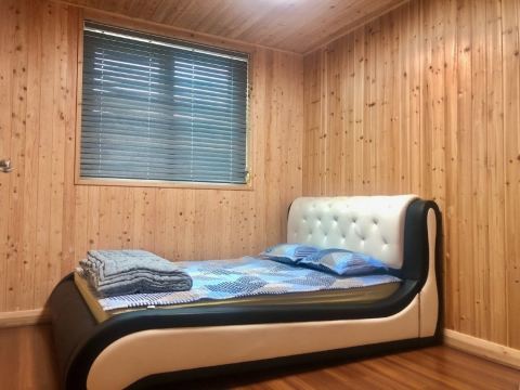 말티가는길 펜션의 편안한 침실