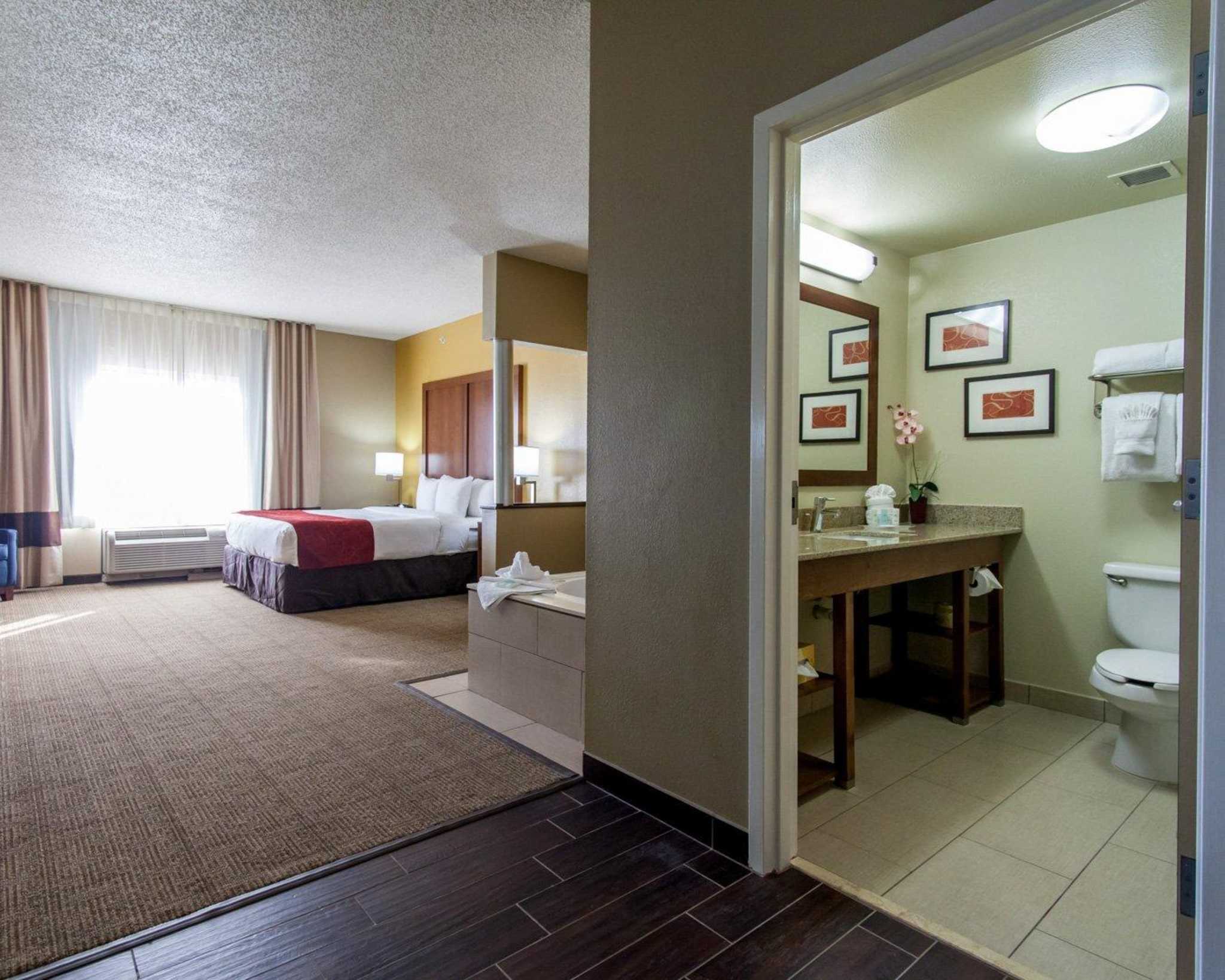 Comfort Suites Central / I-44