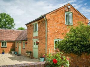 Idyllic Country Suite