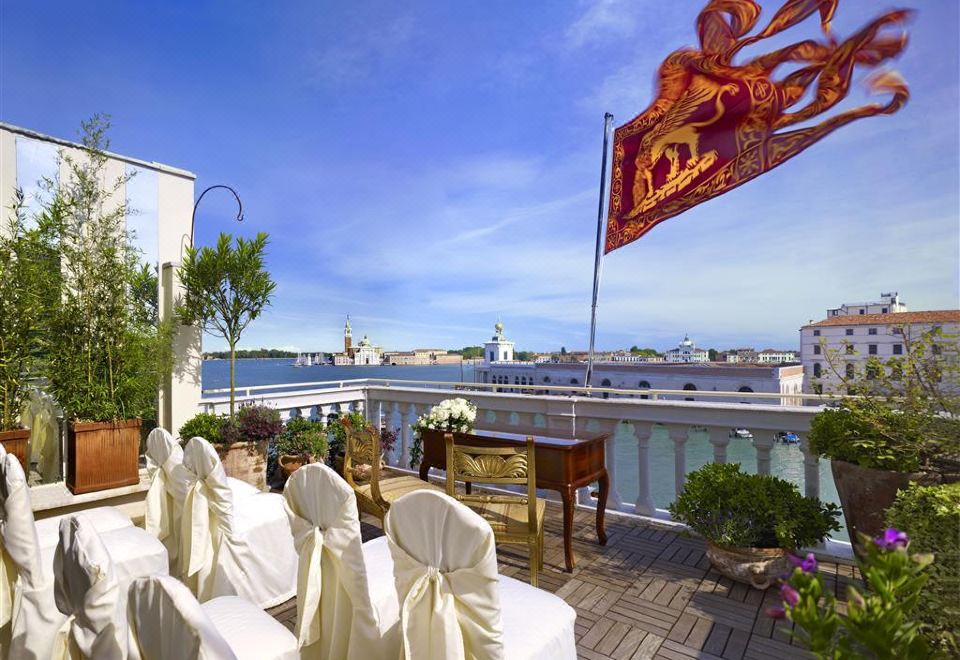 1. 더 세인트 레지..