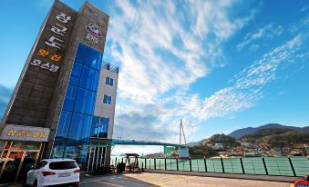 Yeosu Janggun Island Pension