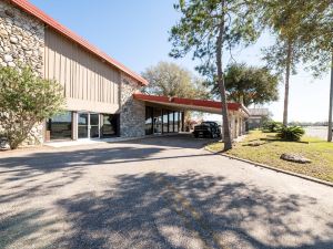 Hotel O Bay City, TX-35