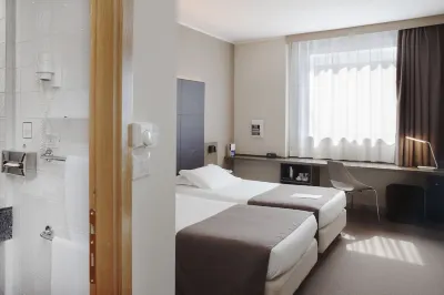 City Hotel & Suites Hotels near Oratorio Della Nunziatella