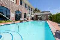 Holiday Inn Express & Suites ATASCADERO by IHG - Pools