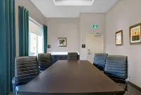 Hampton Inn & Suites by Hilton Belleville - 駐車場