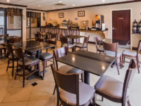 Baymont by Wyndham la Vergne Hotels in La Vergne