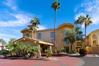 La Quinta Inn by Wyndham Phoenix Sky Harbor Airport Hotel berhampiran University of Advancing Technology