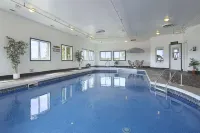 Super 8 by Wyndham Swift Current - Pools