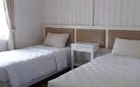 Marbella Villa RESORT​ Hotels in Cigadung