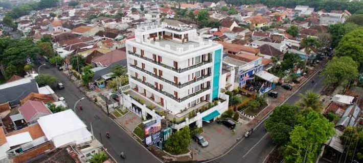 Ratu Homestay Malang Hotels in Klojen