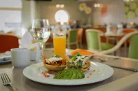 CHN Hotel Monterrey Norte, Trademark Collection by Wyndham - Bữa sáng