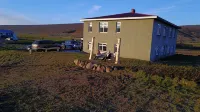 Breidamyri Farm Apartments Hotel berhampiran Goðafoss