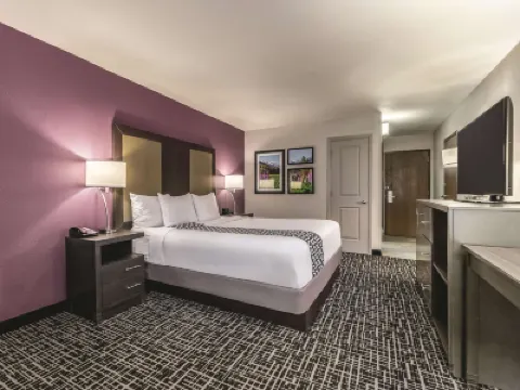 La Quinta Inn & Suites by Wyndham Glenwood Springs Hotels in 