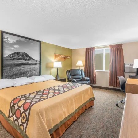 Super 8 by Wyndham Pierre SD