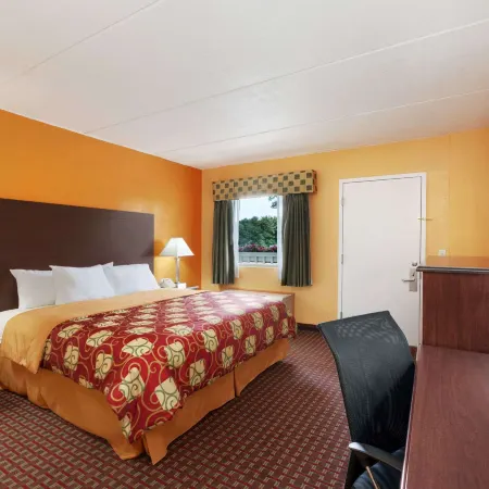 Days Inn by Wyndham Queensbury/Lake George
