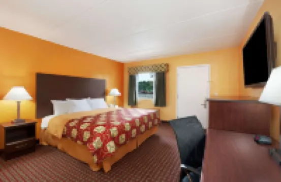 Days Inn by Wyndham Queensbury/Lake George