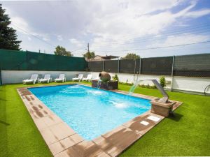 Catalunya Casas Villa Vallca - Easy Access to Barcelona, Girona  the Costa Brava!