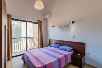 Blue Harbour Seafront 3 Bedroom Apartment, with Large Seaview Terrace with BBQ
