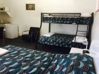 Springsure Overlander Motel Отели в г. Спринг