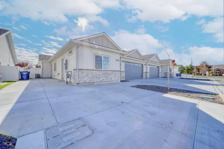 The Jolly Rancher, King beds, Luxury Furnishings, Great Reviews!