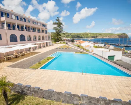 Azoris Faial Garden - Resort Hotel オルタのホテル
