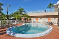 Travelodge by Wyndham Venice Hotels in Venice