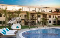 Awa Resort Hotel - piscina