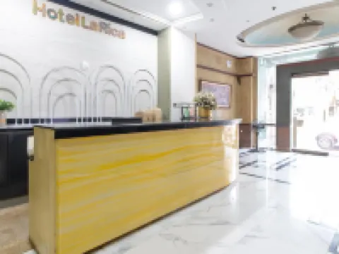 レッドドアーズ @ ダウンタウン タクロバン タクロバンのホテル