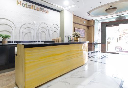 레드도어즈 다운타운의 편의시설 또는 주변 환경